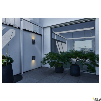 Outdoor recessed wall light